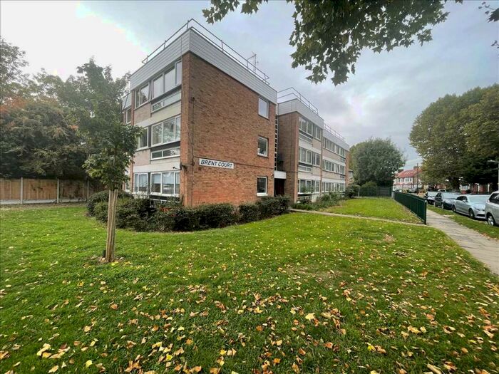 1 Bedroom Apartment To Rent In Under Offer, Brent Court Romford, Romford, RM2