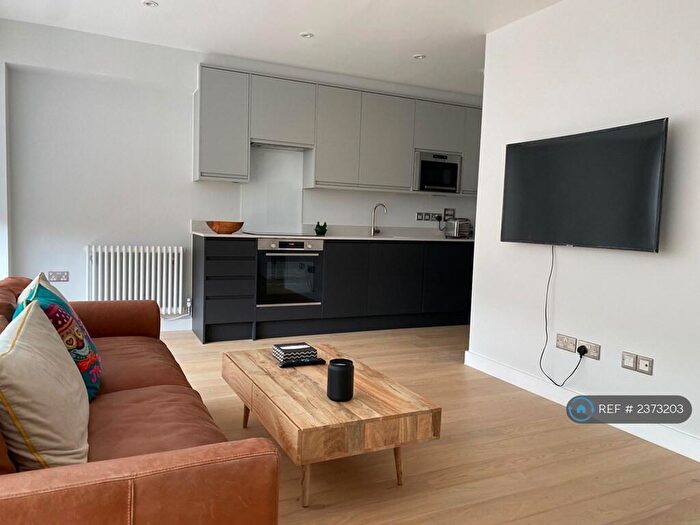 1 Bedroom Flat To Rent In Silvester Road, London, SE22