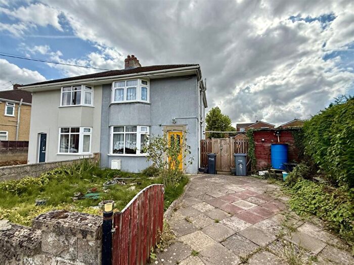 3 Bedroom Semi-Detached House For Sale In Awdry Avenue, Melksham, SN12