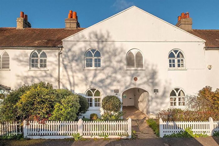 2 Bedroom Cottage For Sale In Giggs Hill Road, Thames Ditton, KT7