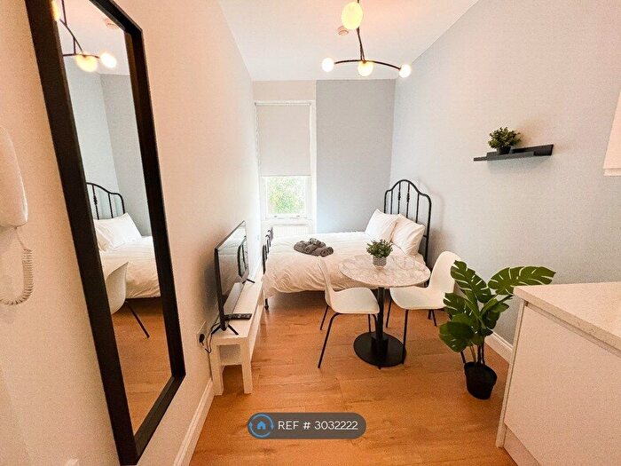 Studio To Rent In Kensington Gardens Square, London, W2