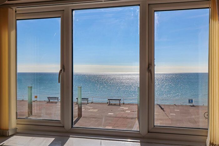 1 Bedroom Flat For Sale In Marine Court, St. Leonards-On-Sea, TN38