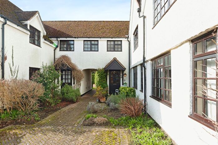 2 Bedroom Flat For Sale In Thursley Road, Elstead, Godalming, GU8