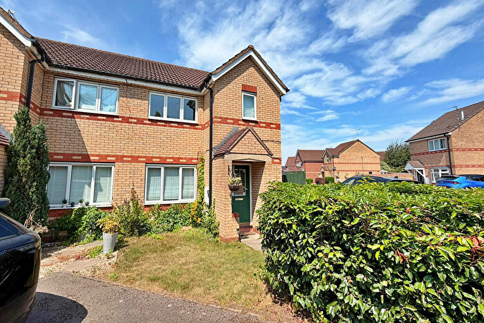 3 Bedroom Semi-Detached House To Rent In Kinman Way, Waterside, Rugby, CV21