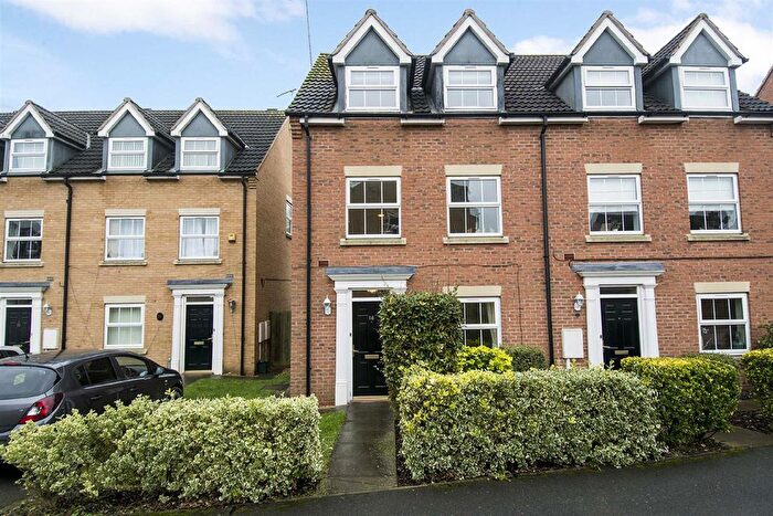 4 Bedroom Semi-Detached House To Rent In Sissinghurst Drive, Thrapston, NN14