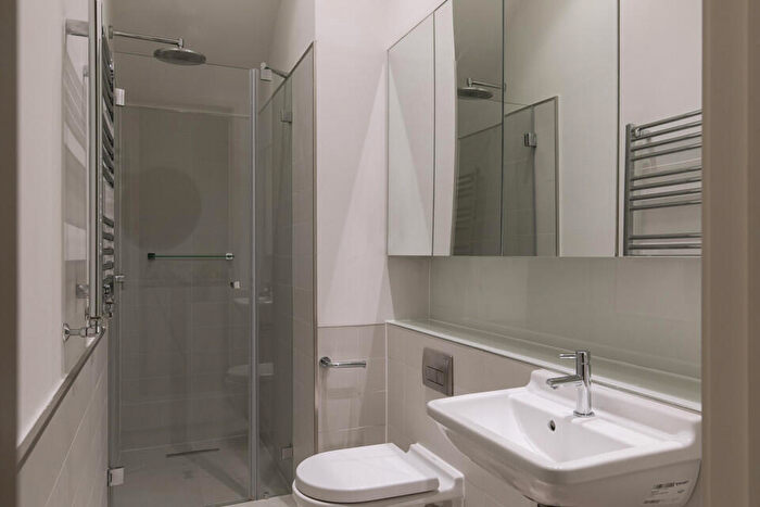 1 Bedroom Flat For Sale In Camberwell Grove, Camberwell, SE5