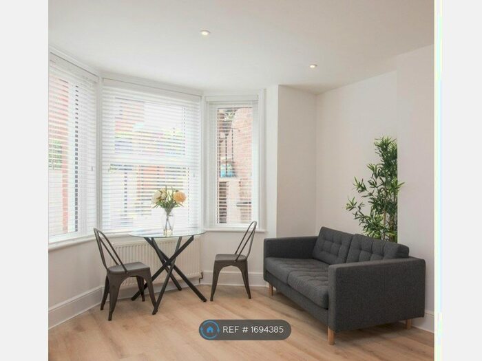 2 Bedroom Flat To Rent In Farnham Road, Guildford, GU2