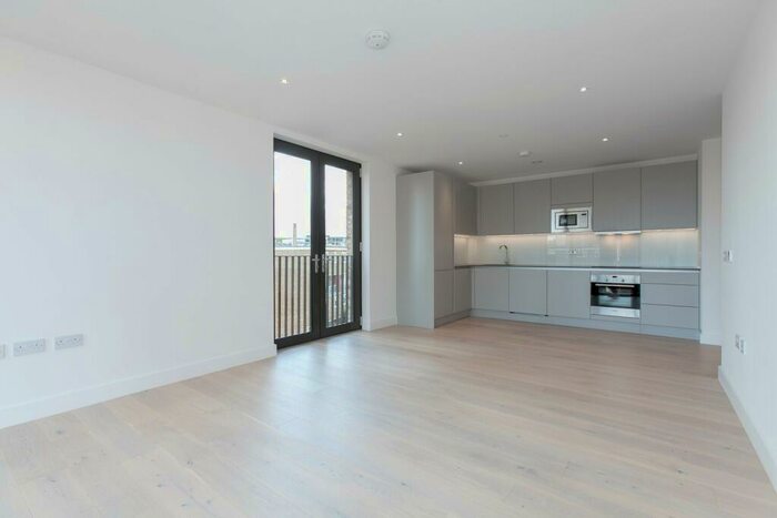 2 Bedroom Apartment To Rent In Cobalt Place, London, SW11