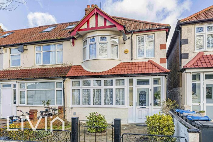 3 Bedroom End Of Terrace House For Sale In Mitcham Road, Croydon, Surrey, CR0