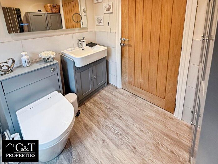 1 Bedroom Park Home For Sale In Hinksford Mobile Home Park, Kingswinford, DY6