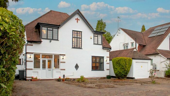 4 Bedroom Detached House To Rent In Brighton Road, Purley, CR8