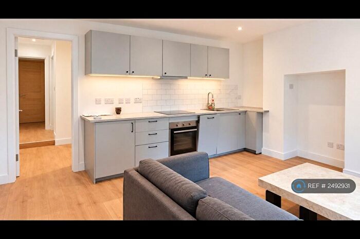 1 Bedroom Flat To Rent In Meanwood Road, Leeds, LS7