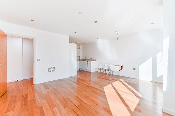 2 Bedroom Flat To Rent In Emerald House, Croydon, CR0