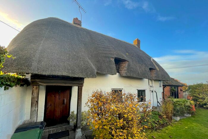 2 Bedroom Cottage For Sale In Brook Street, Kingston Blount, Oxfordshire OX39