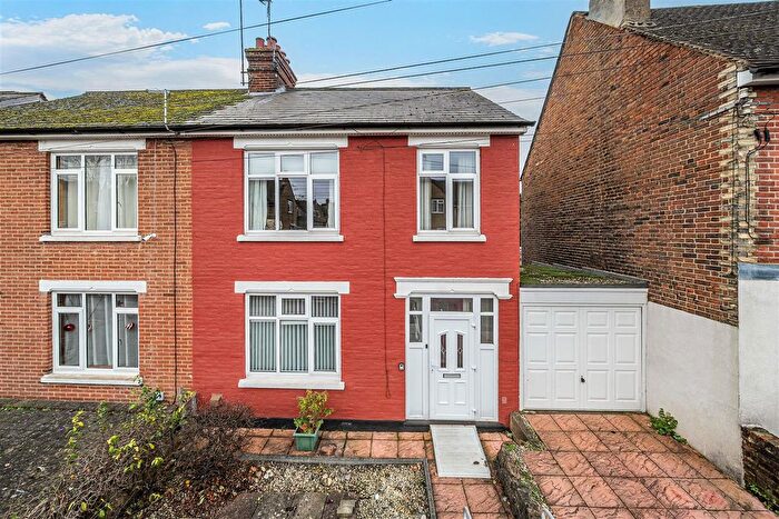 3 Bedroom Semi Detached House For Sale In Hartnup Street, Maidstone, ME16