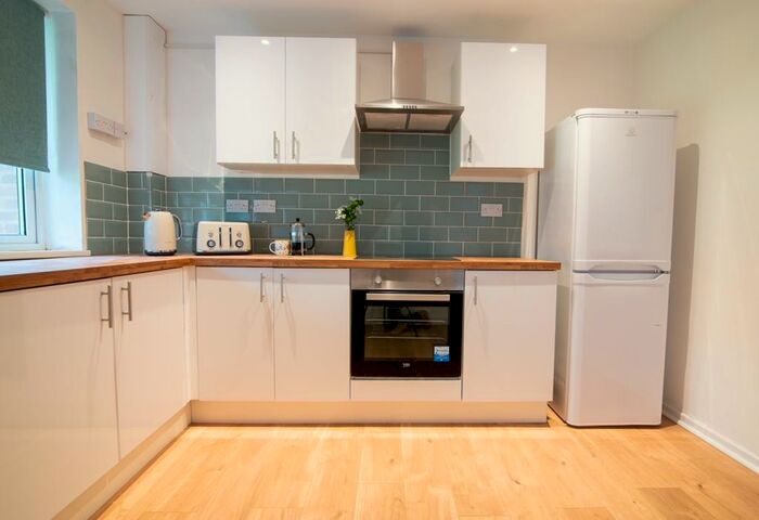 3 Bedroom Maisonette To Rent In Coleys Lane, Northfield, B31