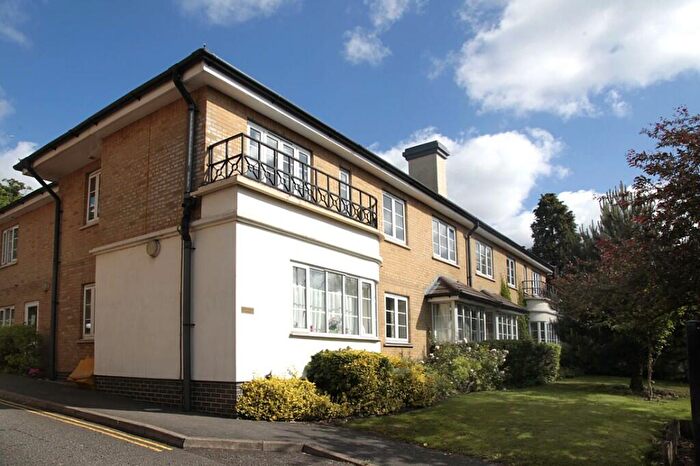 2 Bedroom Flat For Sale In Gresham Court, Pampisford Road, Purley, Surrey, CR8