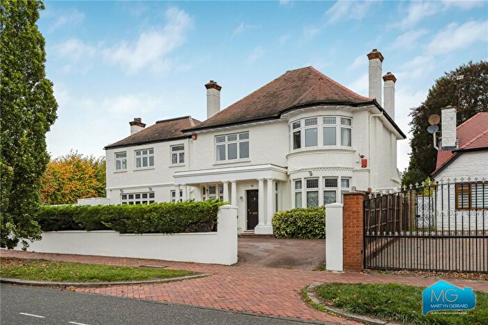 6 Bedroom Detached House To Rent In Broad Walk, London, N21