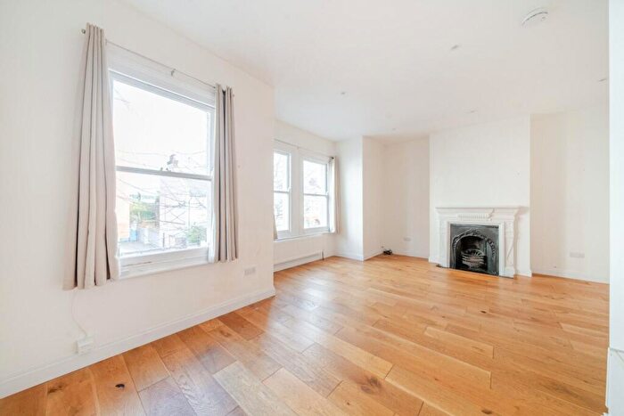 4 Bedroom Flat For Sale In Oakmead Road, Balham, London, SW12