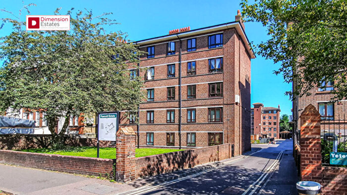 2 Bedroom Flat To Rent In Clapton Common, Hackney, London, E5