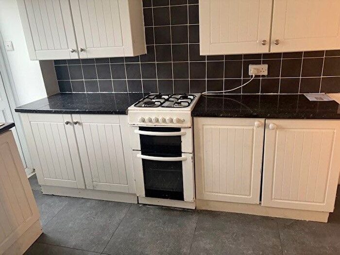 3 Bedroom Terraced House To Rent In Highover Close, Luton, LU2