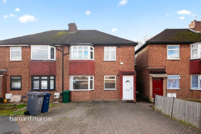 2 Bedroom Maisonette For Sale In Marlborough Close, London, N20