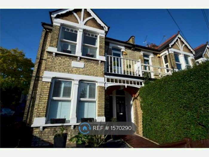 3 Bedroom Maisonette To Rent In Winchester Road, Twickenham, TW1