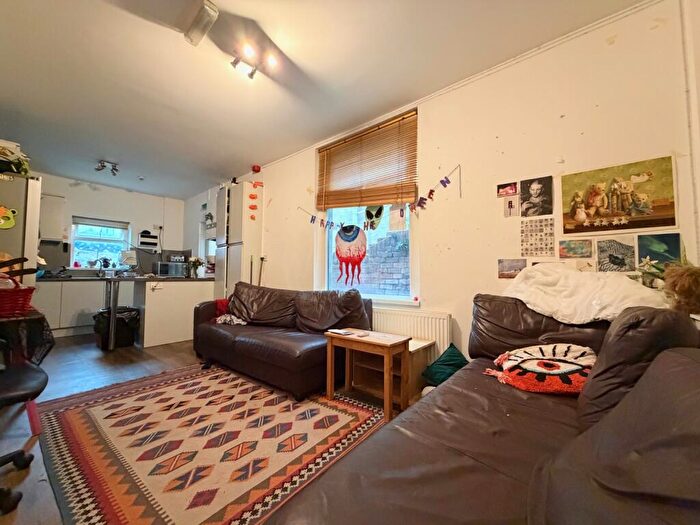 5 Bedroom Terraced House To Rent In Lisvane Street, Cathays, CF24