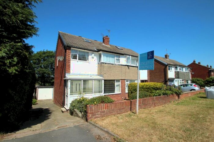 4 Bedroom Semi-Detached House To Rent In Moseley Wood Walk, Leeds, West Yorkshire, LS16