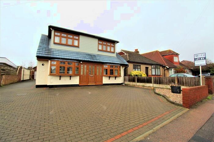 5 Bedroom Bungalow To Rent In Blackshots Lane, Grays, RM16