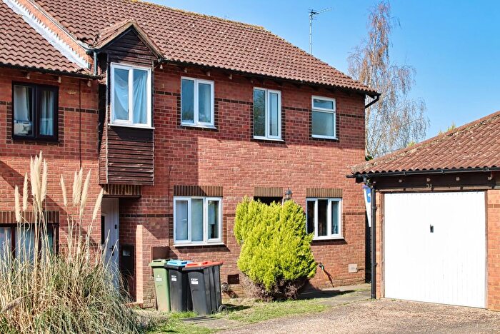 2 Bedroom Semi-Detached House To Rent In Hexham Gardens, Bletchley, Milton Keynes, MK3