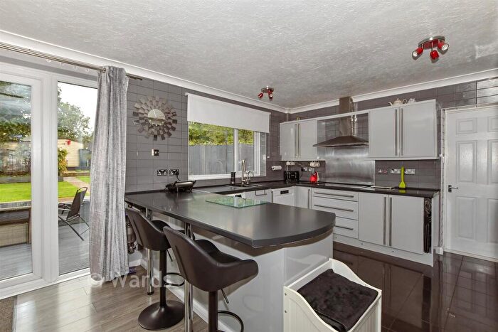 4 Bedroom Semi-Detached Bungalow For Sale In Linton Gore, Coxheath, Maidstone, Kent, ME17