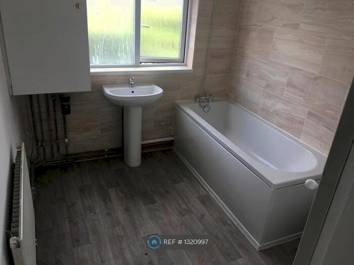 2 Bedroom Terraced House To Rent In Kingsway, Luton, LU4