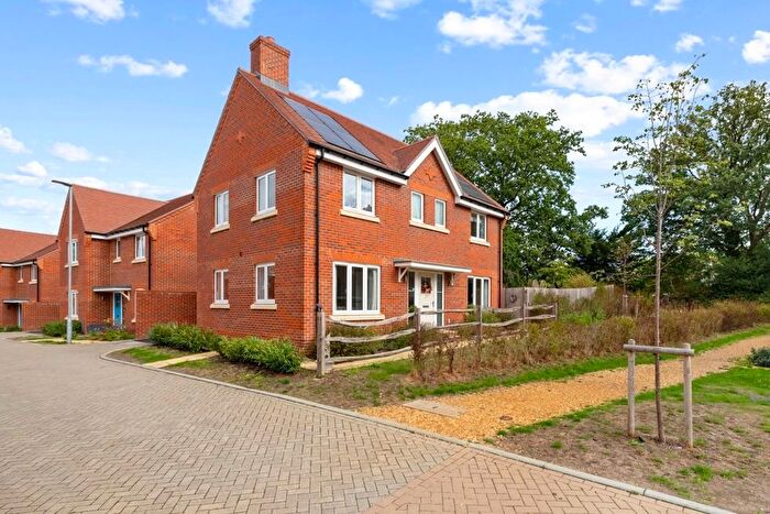 4 Bedroom Detached House For Sale In Leyscroftes Road, Ash, GU12