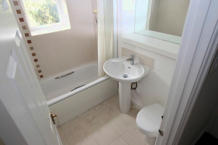 1 Bedroom Flat To Rent In Swan Place, Reading, RG1