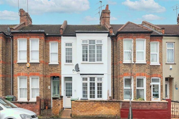 3 Bedroom Detached House To Rent In Chaucer Road, Walthamlondon, E17