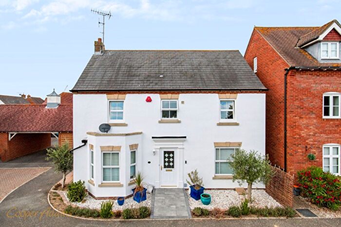 4 Bedroom Detached House For Sale In Grooms Close, Angmering, BN16