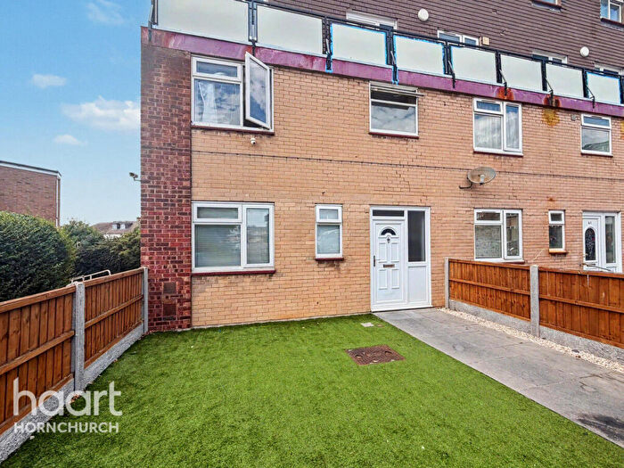 3 Bedroom Maisonette To Rent In Victor Close, Hornchurch, RM12