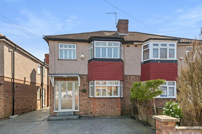 3 Bedroom Semi Detached House For Sale In Middleton Road, Hayes, UB3