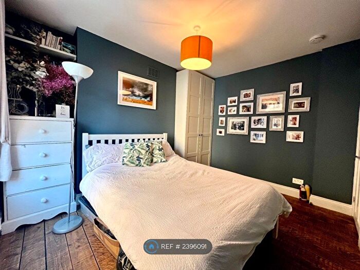 1 Bedroom Flat To Rent In Pasfield Court, London, SE11