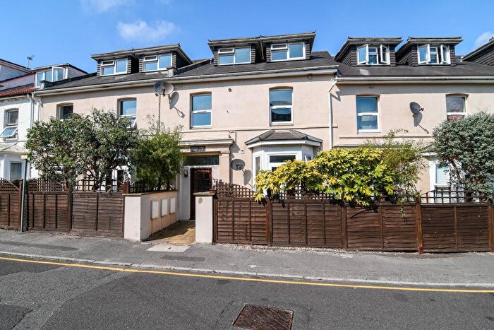 1 Bedroom Flat To Rent In Norwich Avenue, Bouremouth, BH2