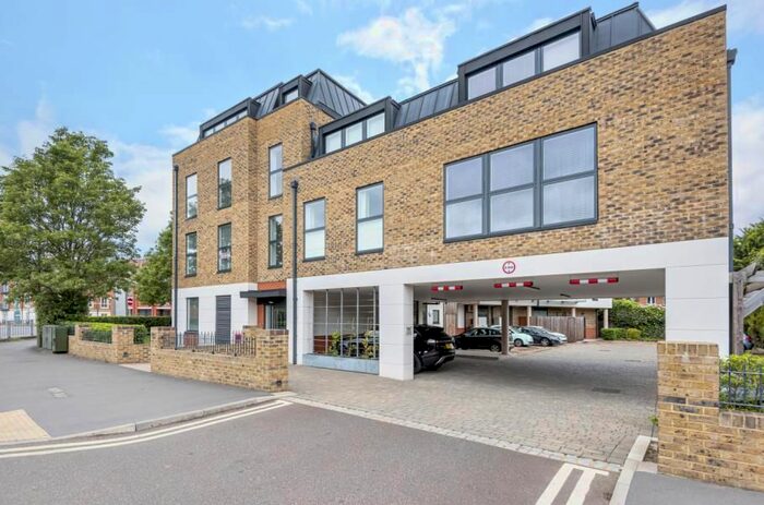 2 Bedroom Flat To Rent In High Street, Egham, TW20