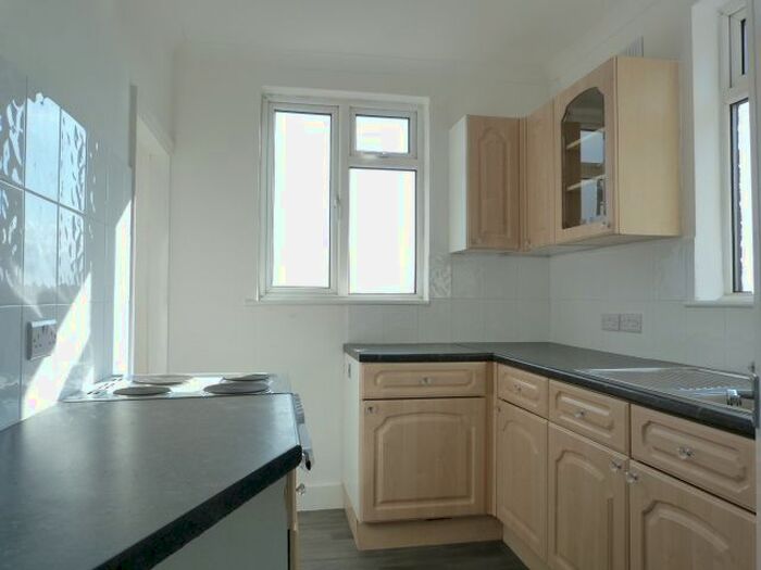 3 Bedroom Flat To Rent In Selvage Lane, Mill Hill, NW7