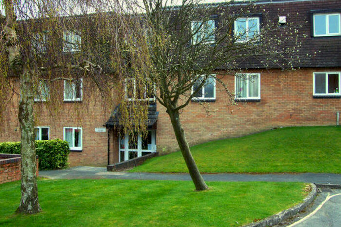 2 Bedroom Flat To Rent In Iona Way, Haywards Heath, RH16