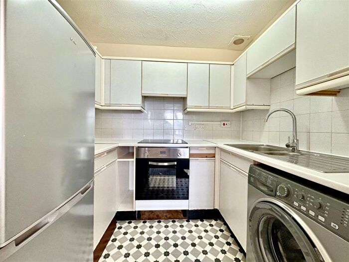 Studio To Rent In Thackeray Lodge, Bedfont, TW14