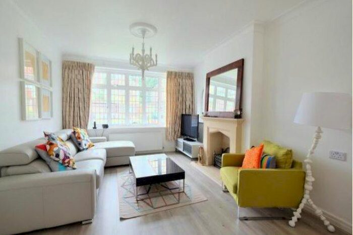 3 Bedroom Detached House To Rent In Lancing Road, Orpington, BR6