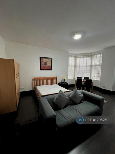 Studio To Rent In Paisley Road West, Glasgow, G51