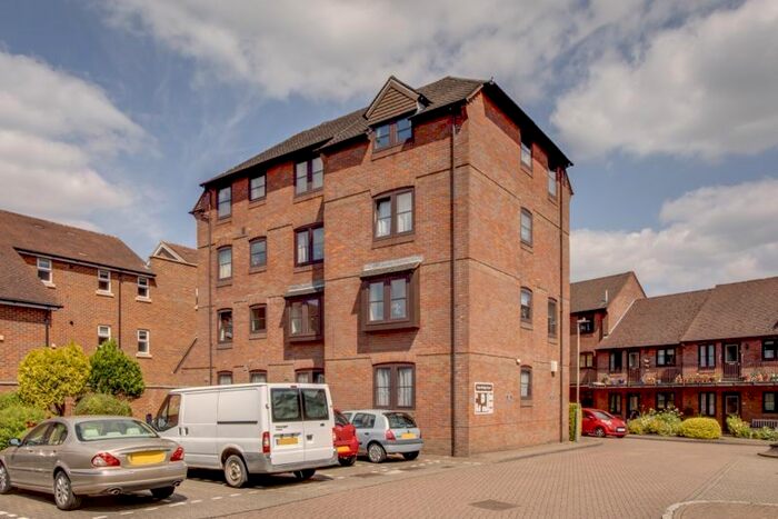 1 Bedroom Flat To Rent In Town Bridge Court, Chesham, HP5