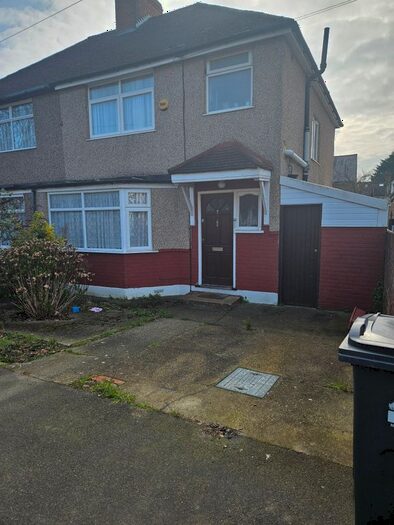 3 Bedroom Semi-Detached House To Rent In Hounslow Gardens, Hounslow, TW3