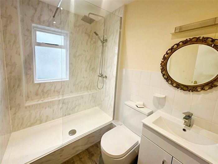 2 Bedroom Flat To Rent In Salmon Pool Lane, Exeter, Devon, EX2